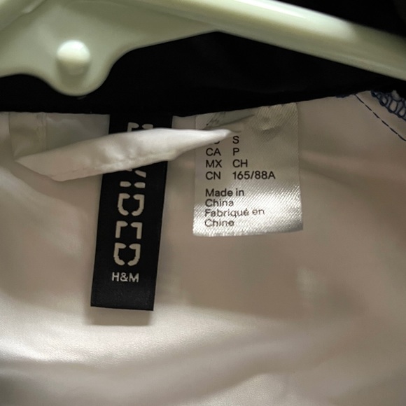 H&M Divided Lightweight Jacket - Picture 2 of 3